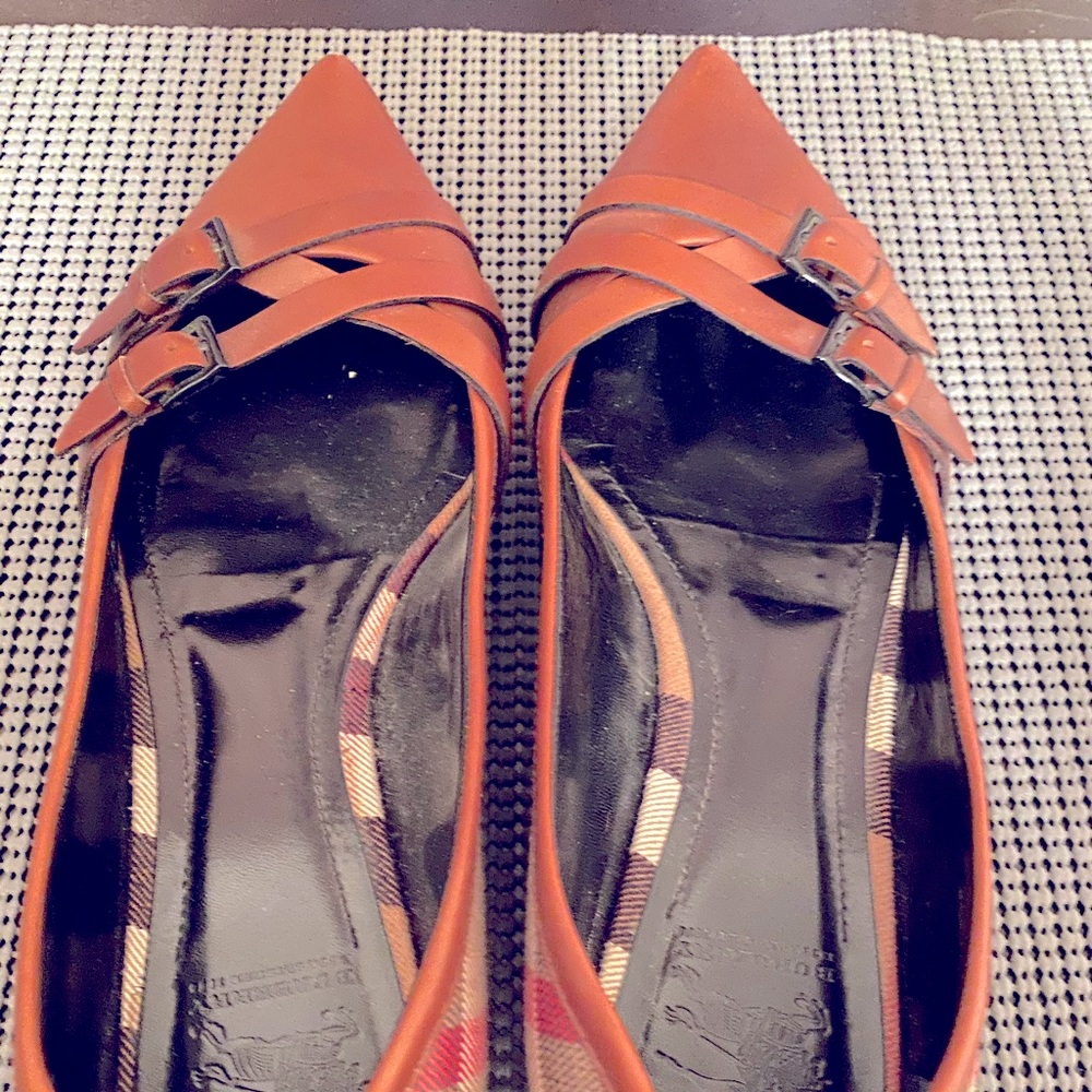 Burberry shoes. Size 38 1/2 - Picture 2 of 2
